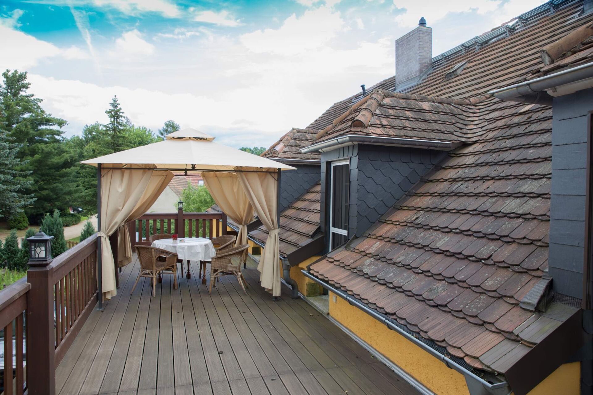 Seien Sie Gast in einem unserer 4 individuell eingerichteten Zimmer. Genießen Sie nach einem langen staubigen Ritt die Ruhe in der Oberlausitz.